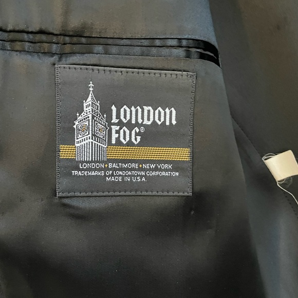 Vintage men’s London Fog black trench coat. - Picture 3 of 3